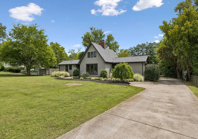 Photo 2 of Sale Pending at 1218 General Macarthur Dr, Brentwood, TN 37027 | MLS# 3527467 | Listing updated on 2026-09-21