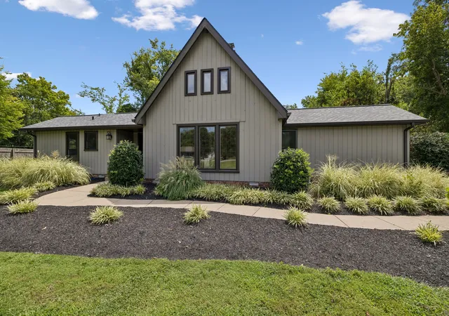 Photo 3 of Sale Pending at 1218 General Macarthur Dr, Brentwood, TN 37027 | MLS# 3527467 | Listing updated on 2026-09-21