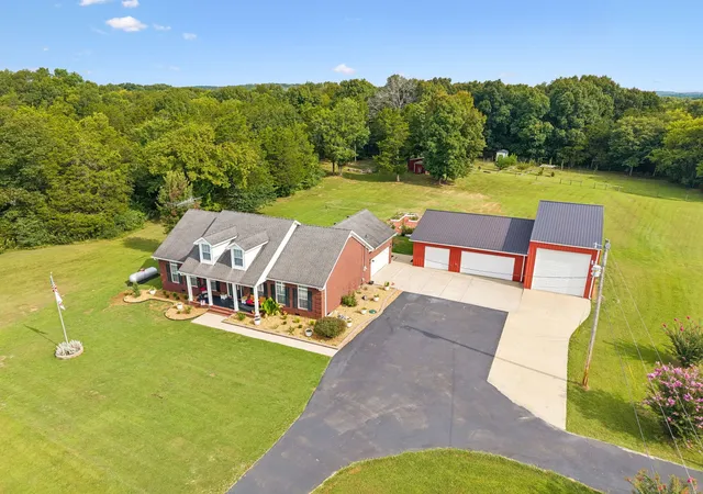 Photo 1 of Single family home for sale at 1420 S Berlin Rd, Lewisburg, TN 37091 | MLS# 3514635 | Listing updated on 2026-09-05