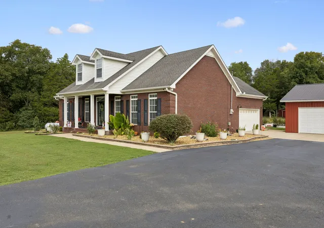 Photo 2 of Single family home for sale at 1420 S Berlin Rd, Lewisburg, TN 37091 | MLS# 3514635 | Listing updated on 2026-09-05