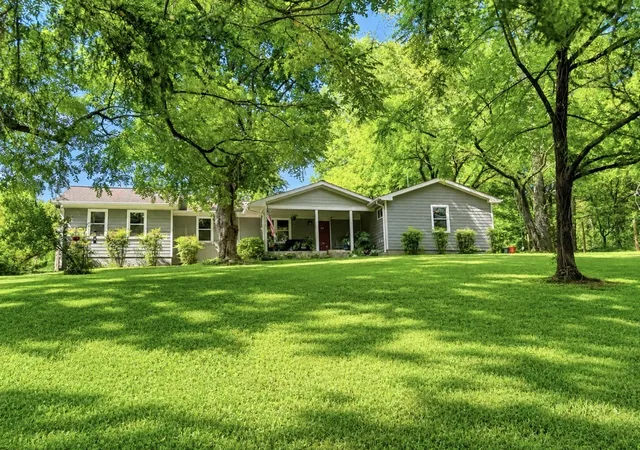 1st image of 2390 Harlan Rd, Columbia, TN 38401 | MLS# 3513801