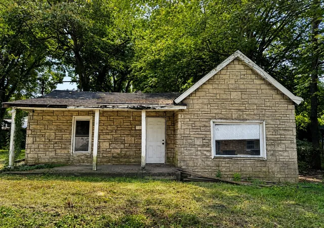 1st image of 920 Carpenter St, Clarksville, TN 37040 | MLS# 3515271