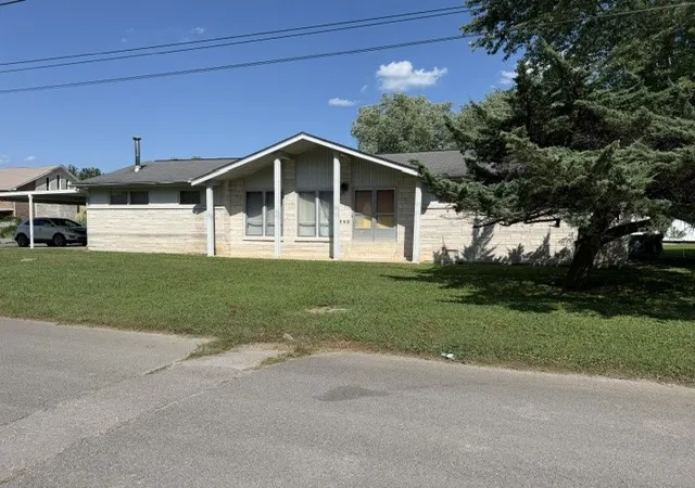 1st image of 808 Third Ave, Lawrenceburg, TN 38464 | MLS# 3514618