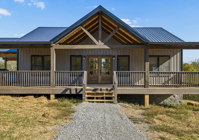 Photo 3 of Single family home for sale at 3385 Highway 231, Erin, TN 37061 | MLS# 3619834 | Listing updated on 2026-10-23