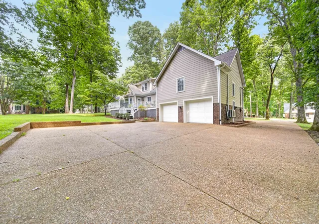 Photo 3 of Single family home for sale at 208 Hidden Lake Rd, Hendersonville, TN 37075 | MLS# 3514741 | Listing updated on 2026-09-30
