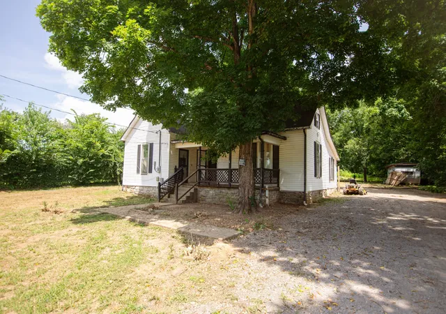 2nd image of 605 Moody St, Shelbyville, TN 37160 | MLS# 3514422
