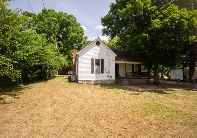 Photo 3 of Single family home for sale at 605 Moody St, Shelbyville, TN 37160 | MLS# 3514422 | Listing updated on 2026-08-19