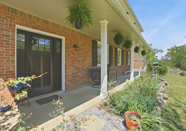 Photo 3 of Single family home for sale at 815 Rodney Dr, Nashville, TN 37205 | MLS# 3514639 | Listing updated on 2026-10-07