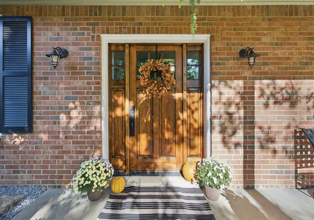 Photo 4 of Single family home for sale at 815 Rodney Dr, Nashville, TN 37205 | MLS# 3514639 | Listing updated on 2026-10-07