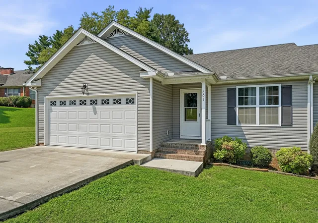 Photo 3 of Single family home for sale at 808 Boyd Ave, Mc Minnville, TN 37110 | MLS# 3514168 | Listing updated on 2026-09-03