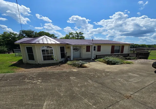 1st image of 527 E Grigsby St E, Pulaski, TN 38478 | MLS# 3514250