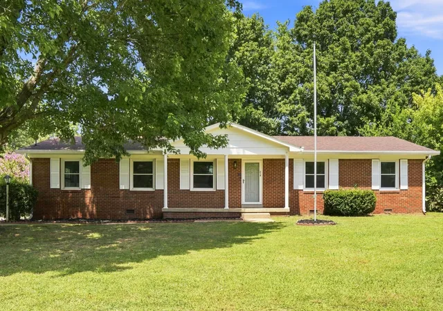 1st image of 214 Stonewall Rd, Columbia, TN 38401 | MLS# 3514235