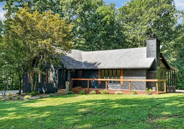 Photo 1 of Single family home for sale at 390 Lakeview Trl, Mc Minnville, TN 37110 | MLS# 3514214 | Listing updated on 2026-08-24