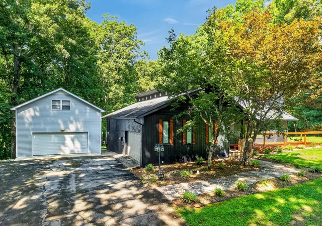 Photo 3 of Single family home for sale at 390 Lakeview Trl, Mc Minnville, TN 37110 | MLS# 3514214 | Listing updated on 2026-08-24