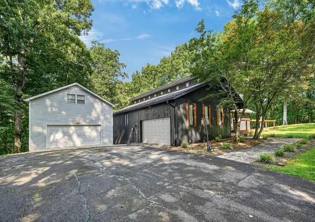 Photo 4 of Single family home for sale at 390 Lakeview Trl, Mc Minnville, TN 37110 | MLS# 3514214 | Listing updated on 2026-08-24