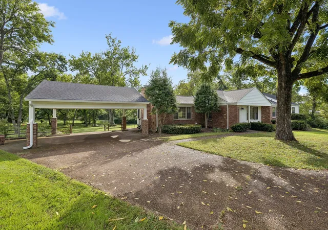 Photo 2 of Single family home for sale at 2809 Lincoya Dr, Nashville, TN 37214 | MLS# 3527873 | Listing updated on 2026-09-16