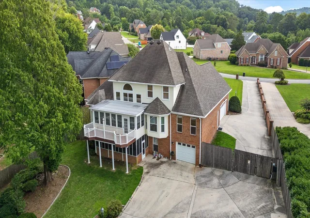 Photo 3 of Single family home for sale at 9815 Leslie Sandidge Dr, Ooltewah, TN 37363 | MLS# 3514220 | Listing updated on 2026-09-21