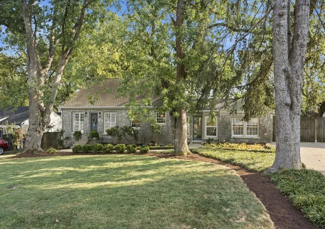 Photo 1 of Single family home for sale at 816 Gwynn Dr, Nashville, TN 37216 | MLS# 3594562 | Listing updated on 2026-09-19