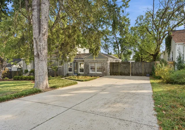 Photo 2 of Single family home for sale at 816 Gwynn Dr, Nashville, TN 37216 | MLS# 3594562 | Listing updated on 2026-09-19