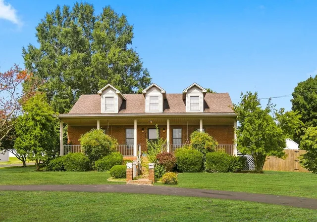 1st image of 923 Adams Ave, Hopkinsville, KY 42240 | MLS# 3514756