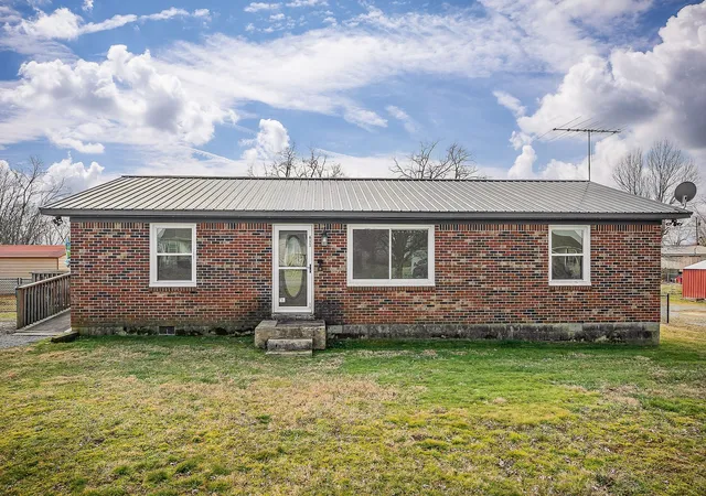 1st image of 611 Estes St, Smithville, TN 37166 | MLS# 3514274