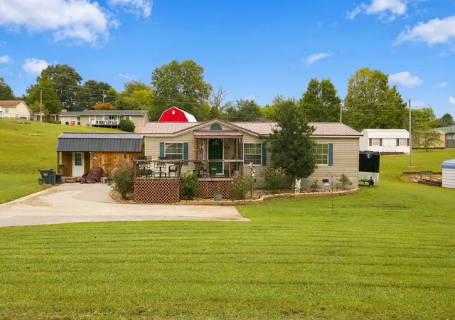 Photo 2 of Manufactured home for sale at 122 County Rd 151, Riceville, TN 37370 | MLS# 3599325 | Listing updated on 2026-09-29