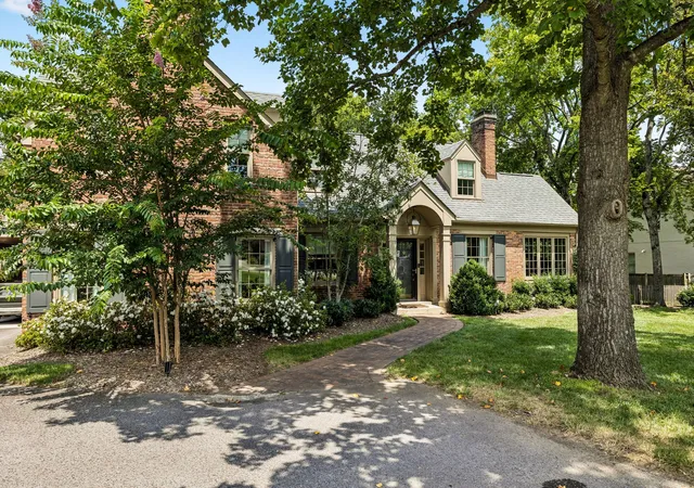 2nd image of 2004 Overhill Dr, Nashville, TN 37215 | MLS# 3516307