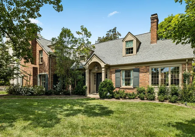 3rd image of 2004 Overhill Dr, Nashville, TN 37215 | MLS# 3516307