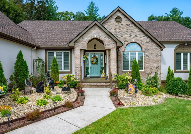 Photo 2 of Single family home for sale at 187 Forest View Dr, Crossville, TN 38558 | MLS# 3516016 | Listing updated on 2026-09-02