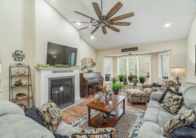 Photo 4 of Single family home for sale at 187 Forest View Dr, Crossville, TN 38558 | MLS# 3516016 | Listing updated on 2026-09-02