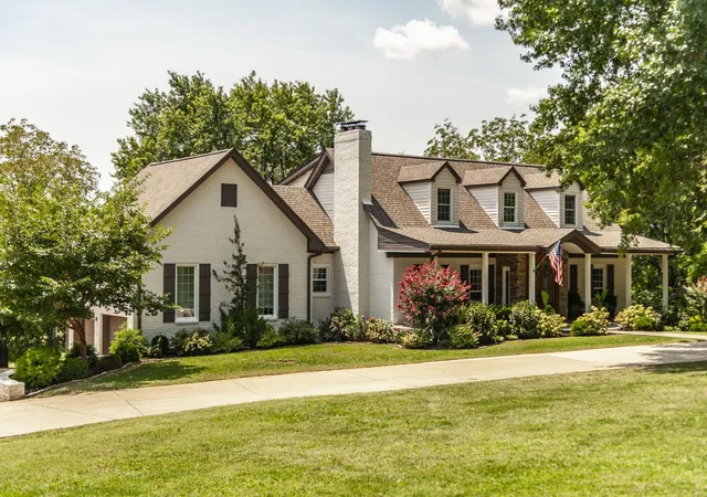 Photo 1 of Single family home for sale at 1048 Hillview Dr, Hendersonville, TN 37075 | MLS# 3530750 | Listing updated on 2026-09-16