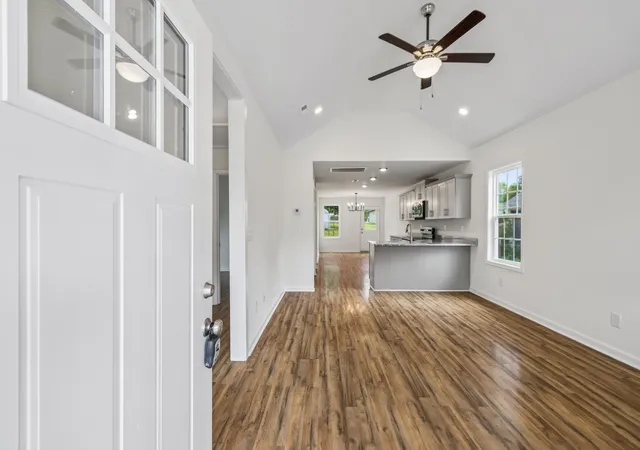 Photo 3 of Single family home for sale at 117 21st Ave W, Springfield, TN 37172 | MLS# 3524667 | Listing updated on 2026-08-29