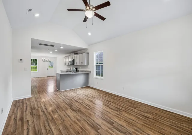 Photo 3 of Single family home for sale at 117 21St Ave W, Springfield, TN 37172 | MLS# 3524667 | Listing updated on 2026-10-07