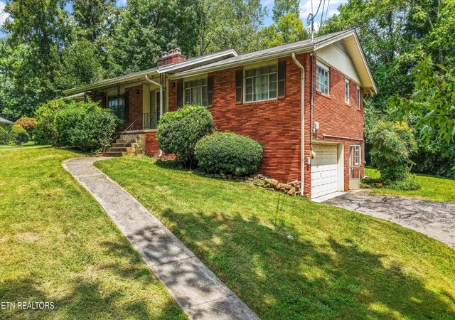 3rd image of 210 Sutton Lane, Knoxville, TN 37909 | MLS# 3528456