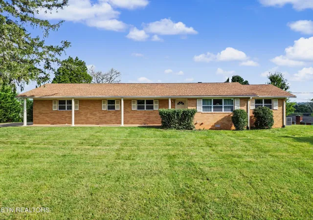 Photo 1 of Single family home for sale at 3717 Splendor Dr, Knoxville, TN 37918 | MLS# 3604107 | Listing updated on 2026-10-28