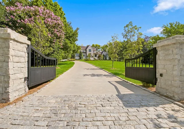 Photo 2 of Mansion for sale at 2400 Bear Rd, Nashville, TN 37215 | MLS# 3528205 | Listing updated on 2026-08-31