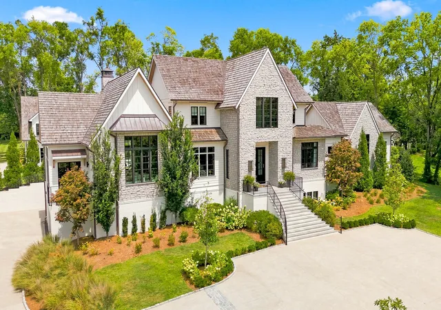 Photo 4 of Single family home for sale at 2400 Bear Rd, Nashville, TN 37215 | MLS# 3528205 | Listing updated on 2026-08-31