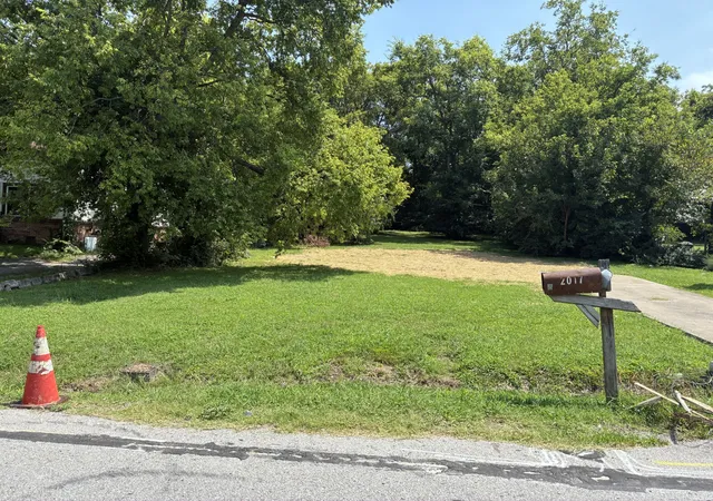 1st image of 2017 Oakwood Ave, Nashville, TN 37207 | MLS# 3514400