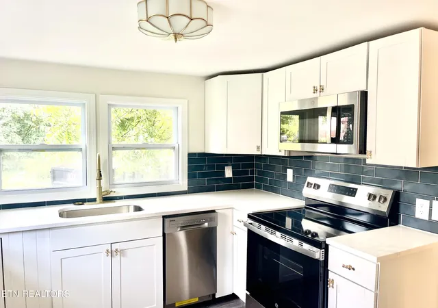 Photo 3 of Single family home for sale at 317 Lynn Ave, Athens, TN 37303 | MLS# 3536038 | Listing updated on 2026-10-07