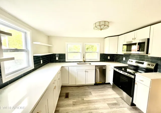 Photo 3 of Single family home for sale at 317 Lynn Ave, Athens, TN 37303 | MLS# 3536038 | Listing updated on 2026-10-07