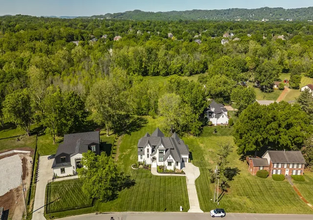 2nd image of 1305 Twin Springs Dr, Brentwood, TN 37027 | MLS# 3516155