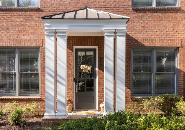Photo 2 of Townhouse for sale at 1019 Cumberland Park Dr, Franklin, TN 37069 | MLS# 3526936 | Listing updated on 2026-09-25