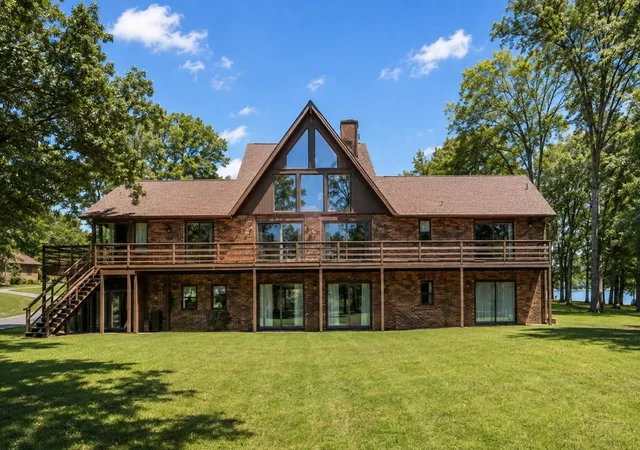 Photo 2 of Single family home for sale at 103 W Ridge Dr, Hendersonville, TN 37075 | MLS# 3518930 | Listing updated on 2026-09-13