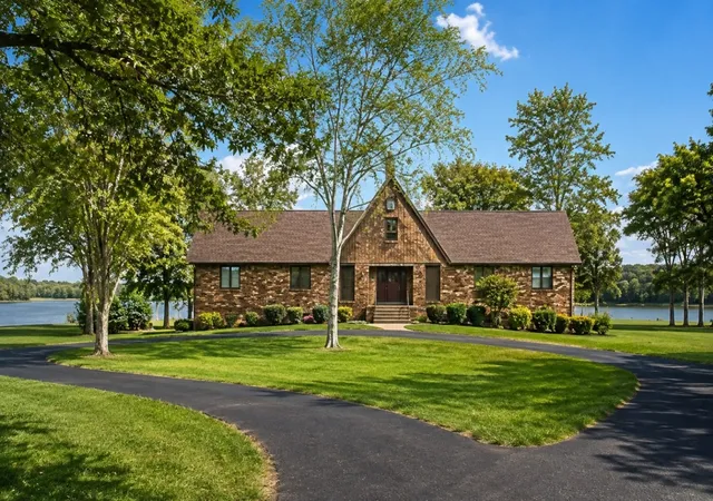 Photo 3 of Single family home for sale at 103 W Ridge Dr, Hendersonville, TN 37075 | MLS# 3518930 | Listing updated on 2026-09-13
