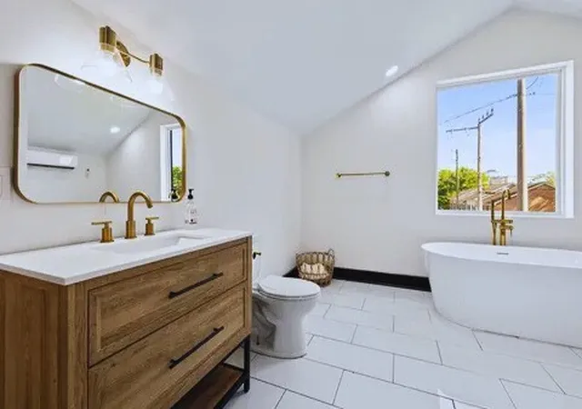 Photo 4 of Single family home for sale at 1816 Jo Johnston Ave, Nashville, TN 37203 | MLS# 3594626 | Listing updated on 2026-09-29