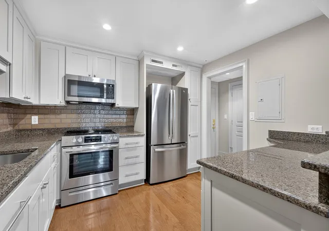 3rd image of 4215 Harding Pike, Nashville, TN 37205