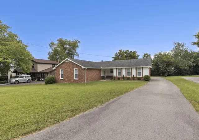 3rd image of 625 Dutchmans Dr, Hermitage, TN 37076 | MLS# 3516598