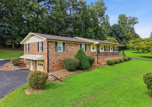 Photo 3 of Single family home for sale at 412 Freedom Trl, Sparta, TN 38583 | MLS# 3527097 | Listing updated on 2026-09-25