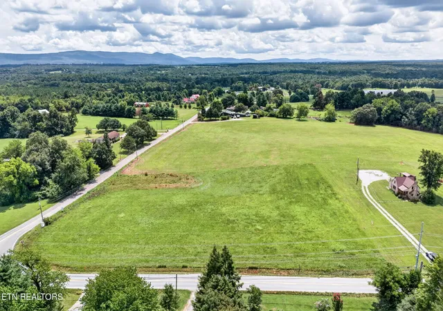 2nd image of 2 Pigeon Ridge Rd, Crossville, TN 38555 | MLS# 3514541