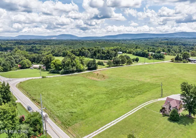 3rd image of 2 Pigeon Ridge Rd, Crossville, TN 38555 | MLS# 3514541